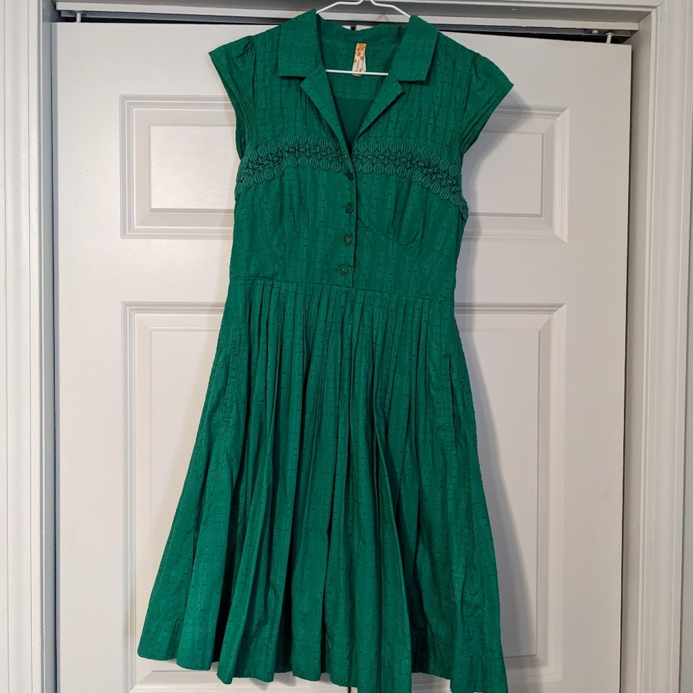 Green Pleated A-line Dress from Anthropologie - Maeve size 4